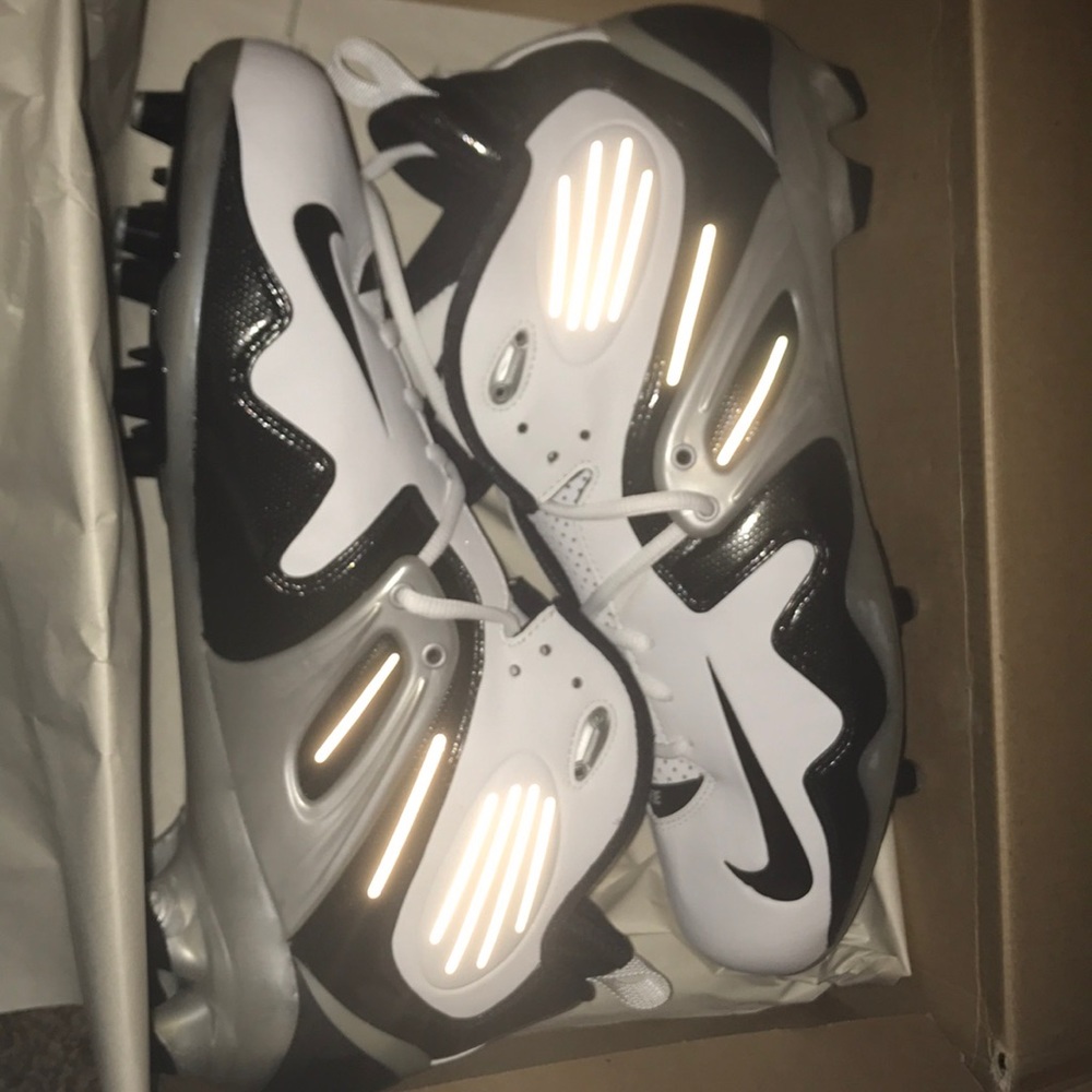 New in box mens vintage Nike Air zoom apocalypse IV football cleats white black